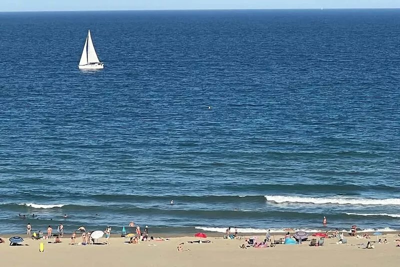 T2 standing 4 * crossing 44m2 on the beach (20m) 4 pers 1 bedroom, 7 Etg, free
