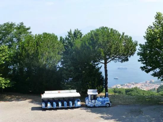 Due Golfi Train Tour