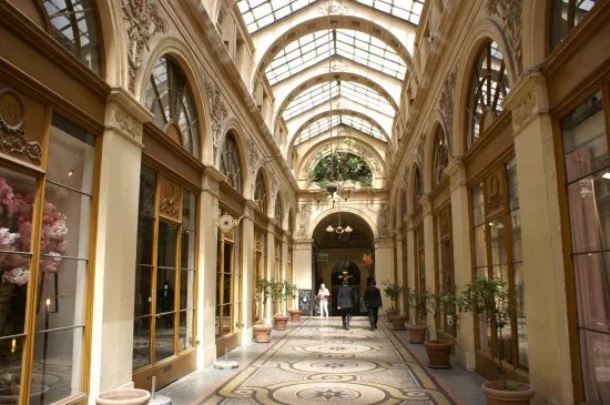 Le Charme Parisien Des Passages Couverts