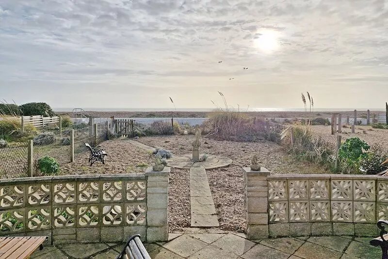 Sea Scene's ,  Hayling Island -  a flat that sleeps 4 guests  in 2 bedrooms