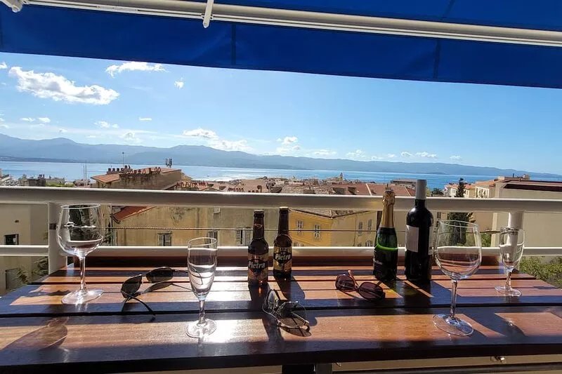 Sea view AJACCIO gulf, hyper center, fiber, private parking, elevator.