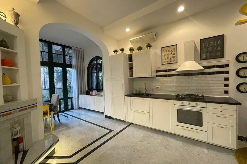 Exclusive Villa in City Life for groups (NO party)