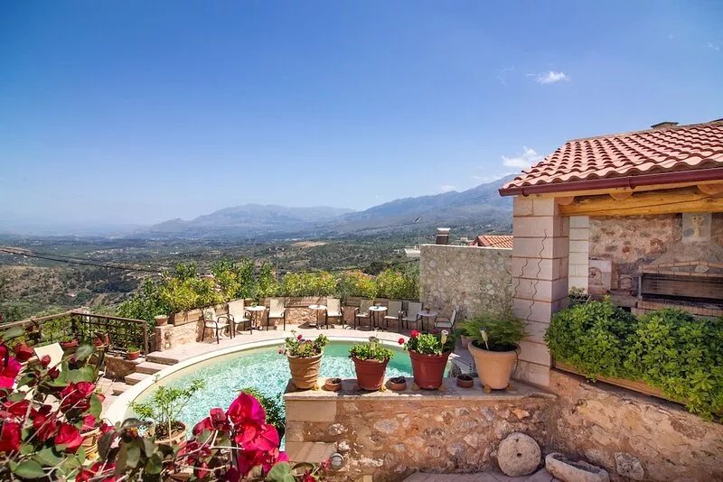 Red villa Fliskouni - 1 bedroom - 2 balconies - sea, mountain and pool view.