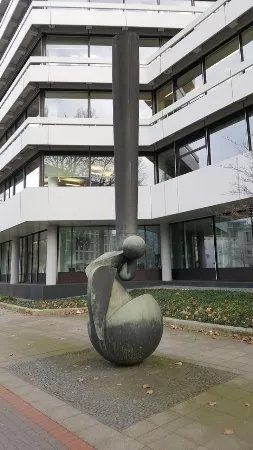 Skulptur "Grosses Rufzeichen"