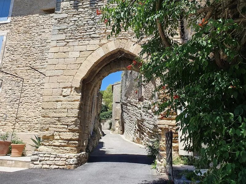 Bright and functional village house in the Luberon, in Goult