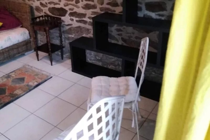 Spacious room with direct access, right in the center, 5 minutes from the beach