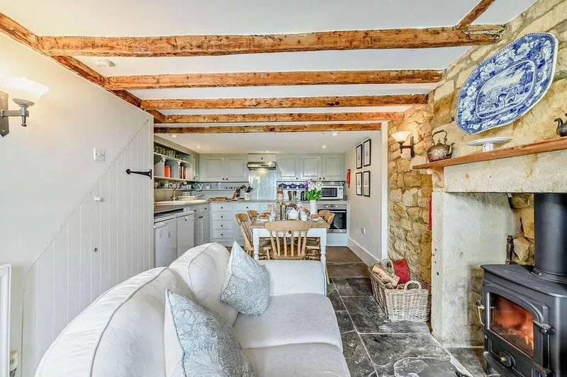 Three bedroom family friendly holiday cottage in the Cotswolds - Lammas Cottage