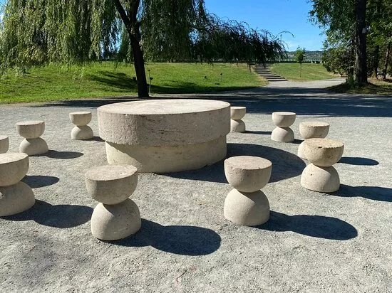 Monumental Ensemble "avenue Of Heroes"
