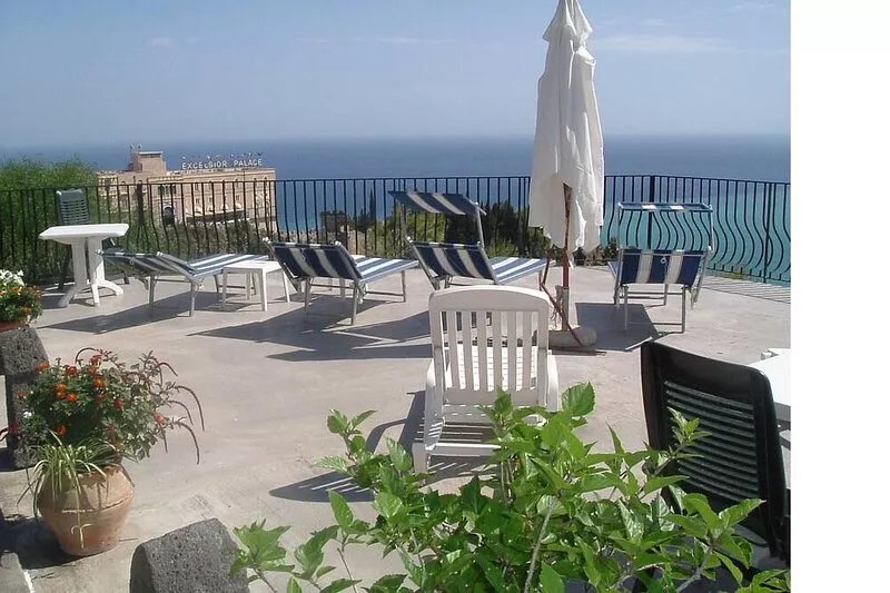 Apartment Enrico with pool and amazing view of sea and Mt. Etna