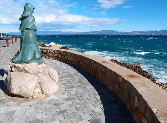 Monumen A La Dona Pescadora