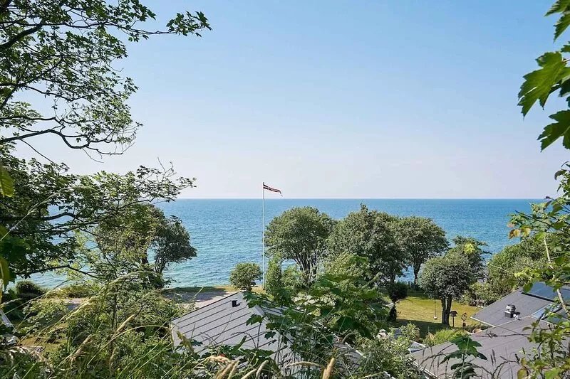 Beautiful holiday home, from 2021, with a lovely seaview