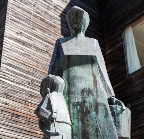 Denkmal Frau Tell Mit Sohn Wilhelm