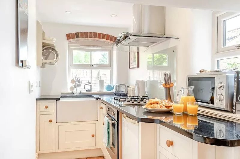 Courtyard Cottage - One Bedroom House, Sleeps 2
