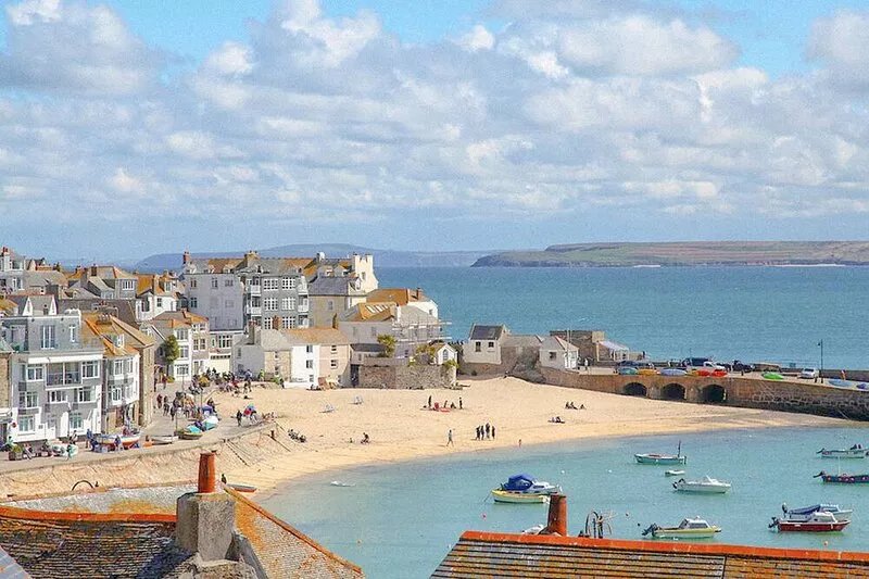 Admiral Cottage, central tucked away with garden & stunning sea views, book now