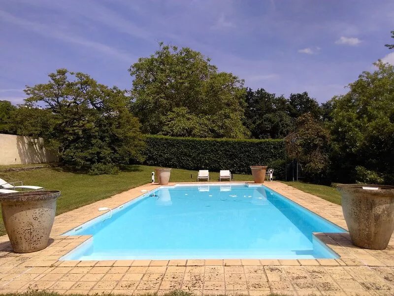 18th century charming house with swimming pool 15 minutes from Bordeaux.