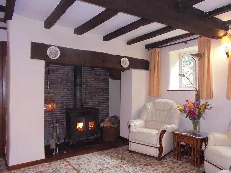 Quality 2 bedroom rural cottage, Excellent walking & Bird watching from the door