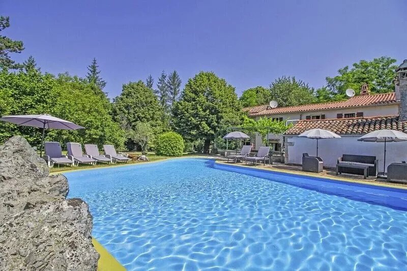 Holiday house Filip * large plot with garden, private pool, free WiFi