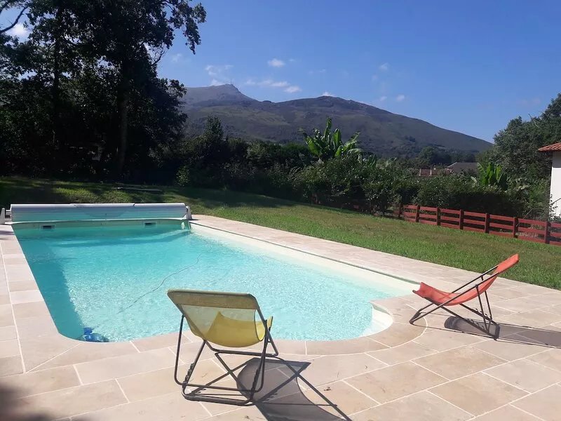 Single-storey Basque villa with view of the Rhune