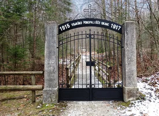 Vojasko Pokopalisce Ukanc