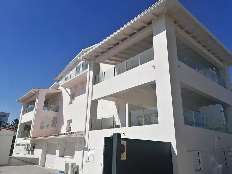 Superb apartment T4 Roses seaside new 3 bedrooms + terrace +pkg 8/10 pers