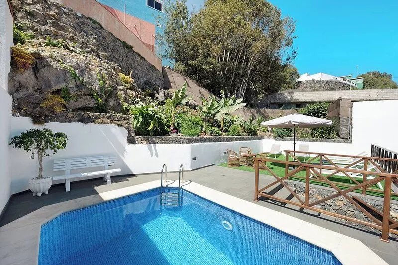 Vacation Home "Casa Margarita" with Mountain View, Pool, Terrace & Wi-Fi
