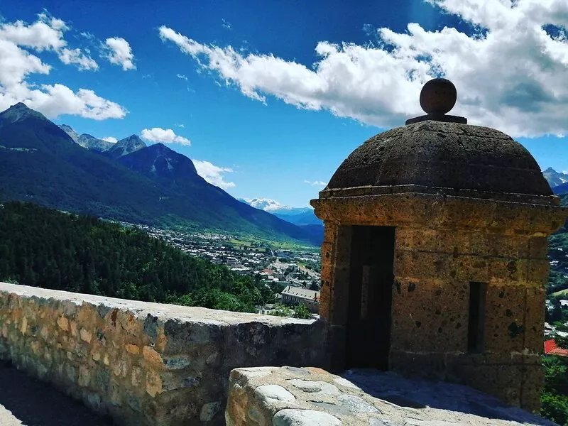 Large terrasse with exceptional mountain views, sleeps 8