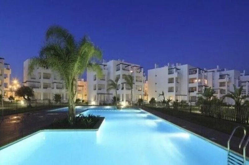 LUXURIOUS 3 BED, 2 BATH PENTHOUSE OVERLOOKING GOLF COURSE & POOL WITH FREE WIFI!