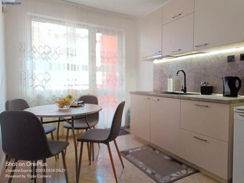 Moni Family House
