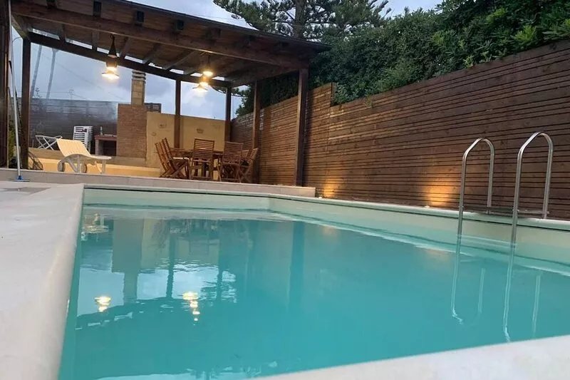 Apartment in villa with swimming pool 20 meters from the sea