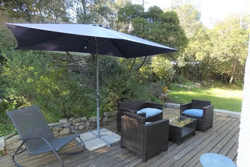 House with garden and XL pool 5 minutes from the center
