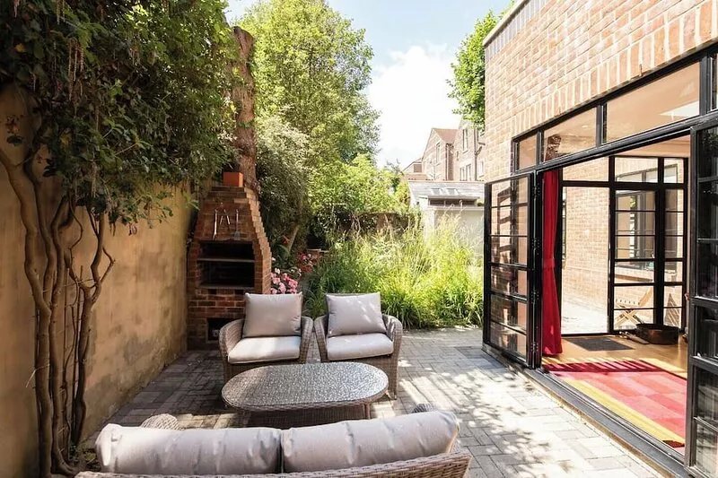 Fantastic garden flat in a stylish Art Deco building Southsea