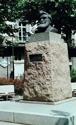 Monument a Alexandre Varenne