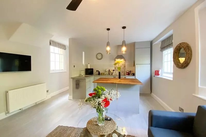 Meadfoot Bay Apartment at Hesketh Crescent - sleeps 3 guests  in 1 bedroom