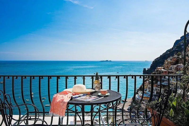 Villa Faustina E: A bright and cheerful apartment overlooking the sea and the
