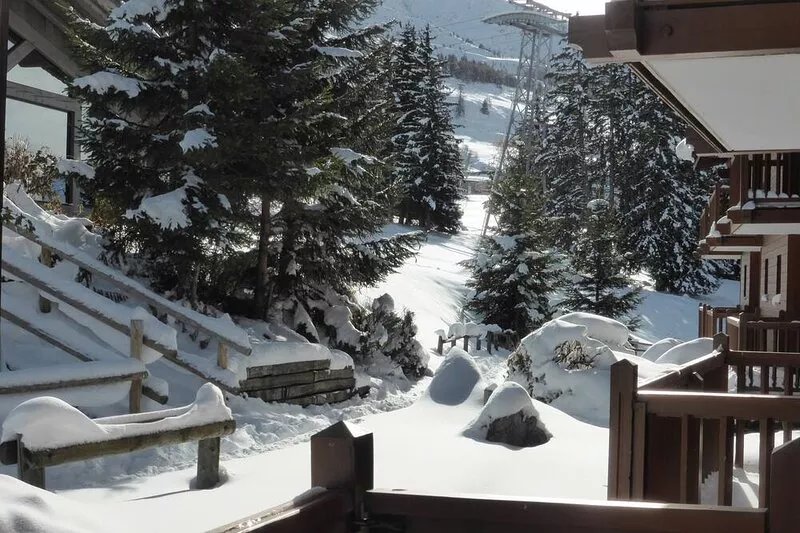 ARCS 1800 COSY SKI-IN/SKI-OUT APARTMENT IN A LUXURY CHALET