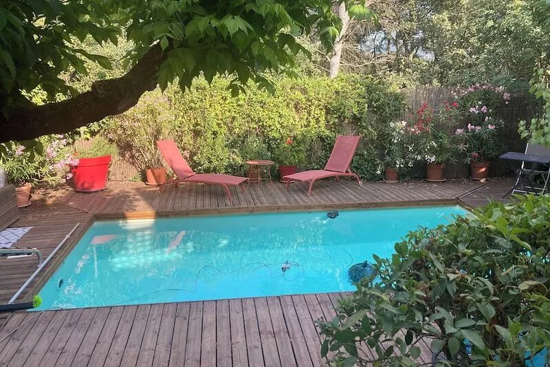 T2 in private property in garden with pool overlooking pinewood