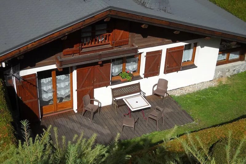 Pretty chalet, with mansard floor, south oriented, with 2 covered parking lots