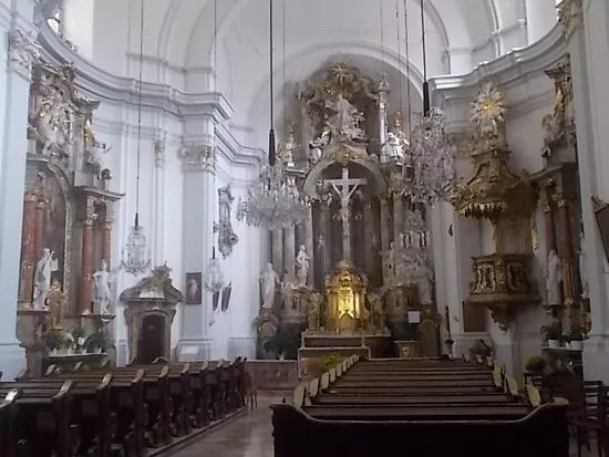 Franziskanerkirche Und Franziskanerkloster