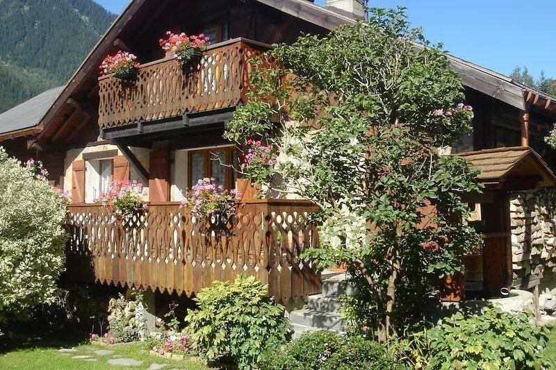 Apartment In Chamonix In Swiss Chalet. Exeptional View On The Mont Blanc