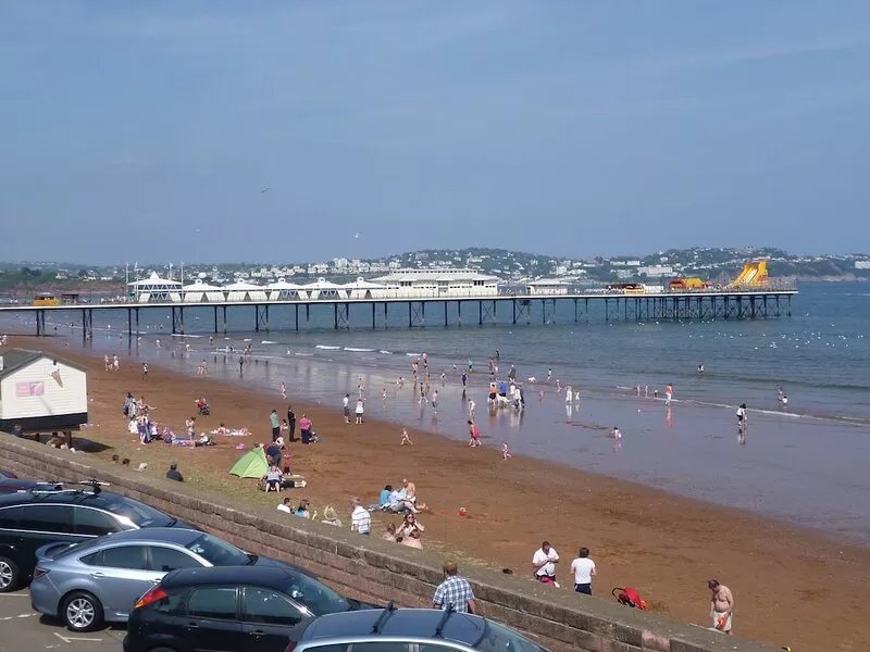 Best location! 2 mins from Paignton's sandy beach and pier. Outdoor heated pool