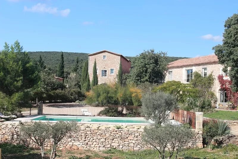 Gite with a high standard of comfort between the garrigue and the provence
