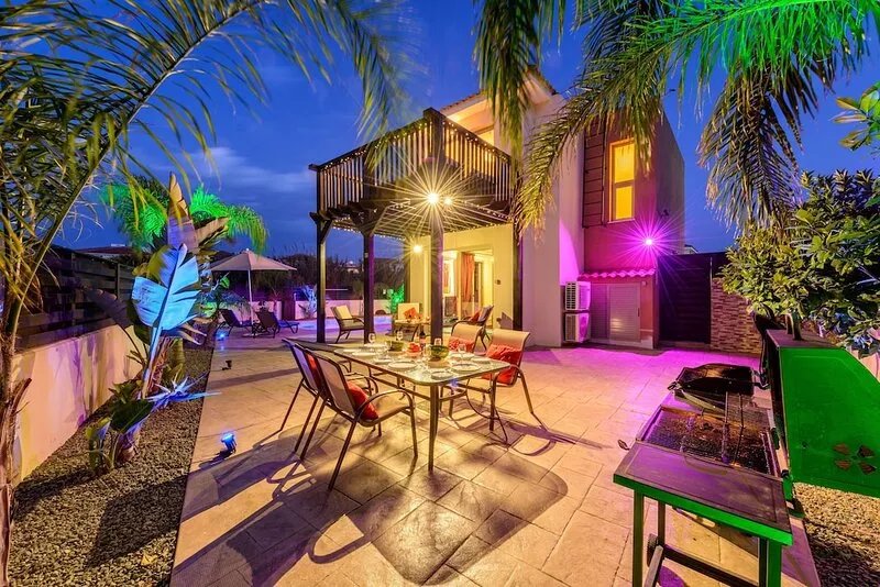 Villa Andreas large private salt water pool, Sea Views, Wi-Fi, Child friendly.