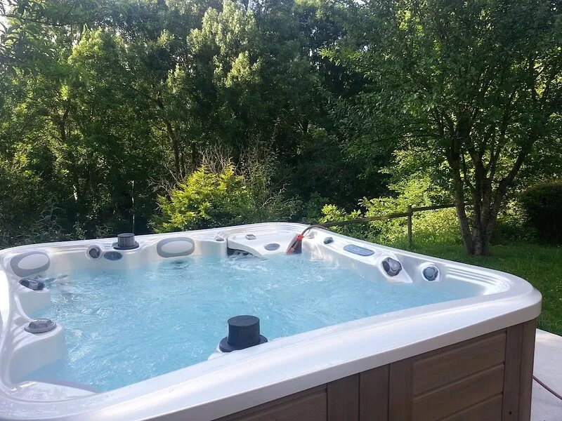 TO RENT GITE WITH SPA NEAR DINAN ST MALO COTE D EMERAUDE