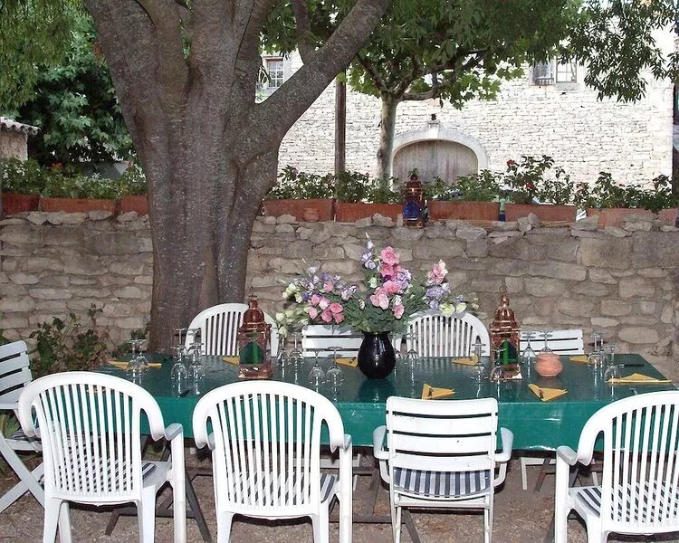 Classic Provençale Family House, Spectacular Setting, Pool, Extensive Grounds