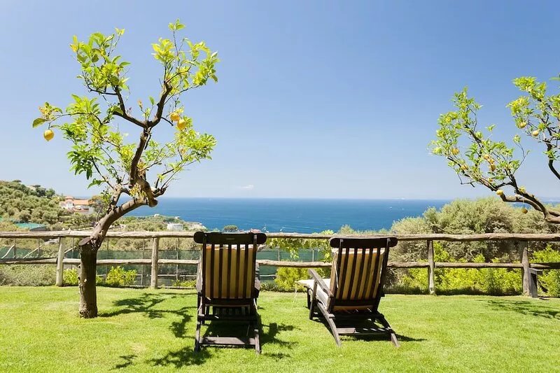 Sorrento houses with terrace, pool, garden, sea view, wifi, near the sea