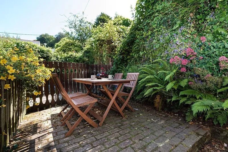 Pretty, Pet Friendly Cottage with Parking, Wifi and River Views.