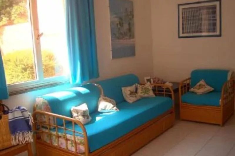Comfortable ground floor apartment, garden exclusive use