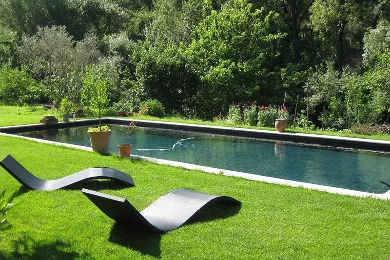 Beautiful duplex with large pool and park in 18th century house