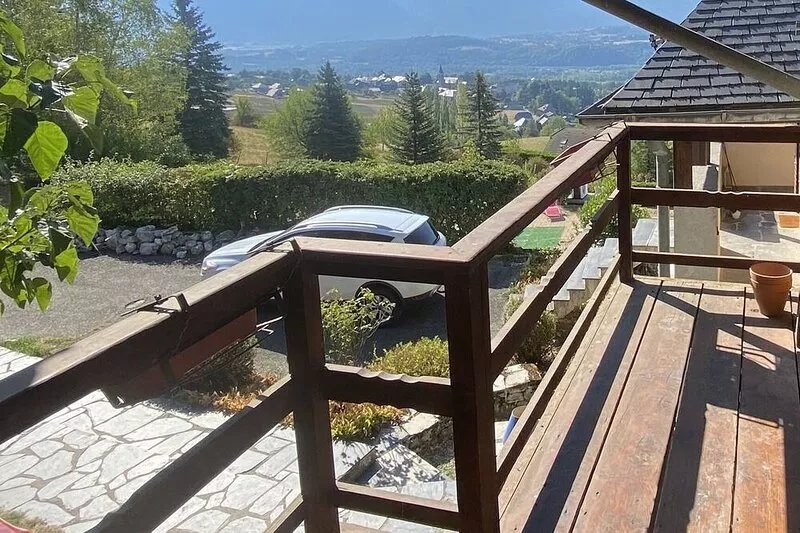 House at the foot of the mountains!