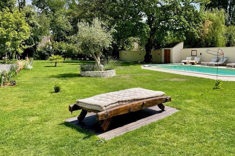 Chic stone farmhouse with heated pool & steam room